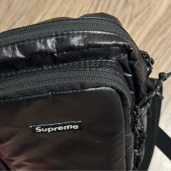Supreme Shoulder Bag - Picture 4 of 7